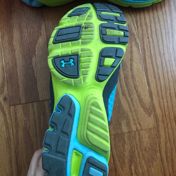 Under Armour women’s sneakers - Picture 3 of 4